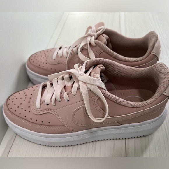 WOMEN'S COURT VISION ALTA PLATFORM SNEAKERS IN PINK/WHITE - Picture 6 of 9